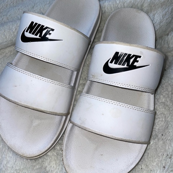 Nikes slides - Picture 1 of 4